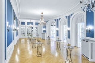 Empfang mit Stehtischen im Blauen Saal